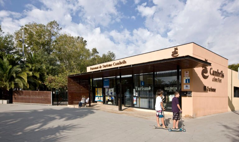 Cambrils instal·larà panells solars al pavelló i al Patronat de Turisme imagen 1709