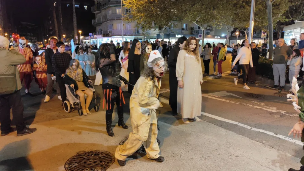 GALERÍA: Los monstruos y los zombis toman las calles en el Salouween Parade imagen 1672