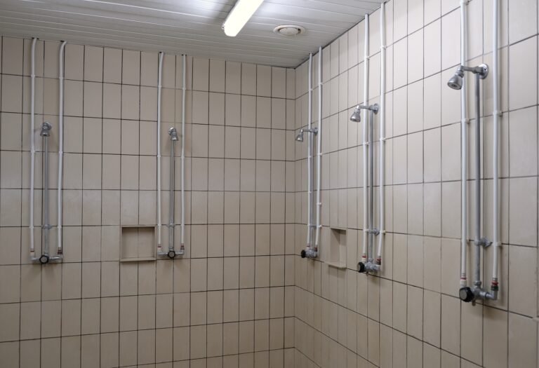 El Palau d’Esports de Cambrils reobre les dutxes dels vestidors de la piscina imagen 1633