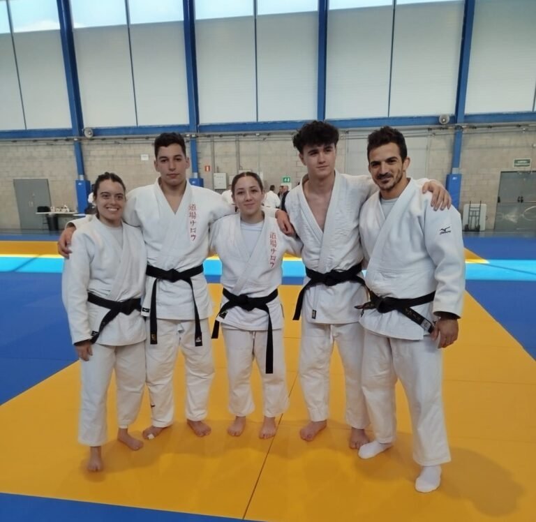 Cinco judokas de Salou consiguen nuevos cinturones negros imagen 1456