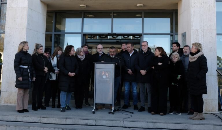 Els pescadors de Cambrils rebutgen la limitació de la CE a la pesca d’arrossegament imagen 1543