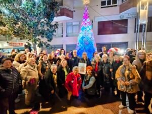 El Grup de Dones de Salou da luz a la Navidad con ganchillo de las abuelas de antaño imagen 1564