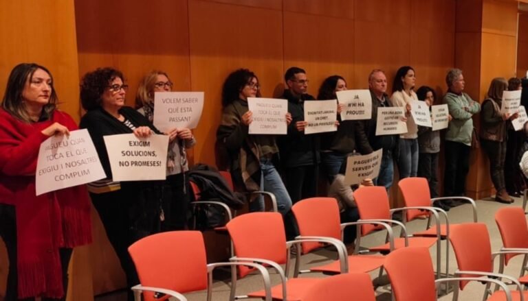 La plantilla municipal de Cambrils aún no ha cobrado la nómina de diciembre y se plantea una huelga imagen 1466