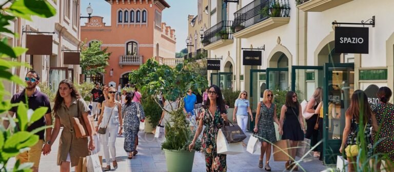 Granados plantea que la avenida comercial de Hard Rock se denomine Salou Village imagen 1544