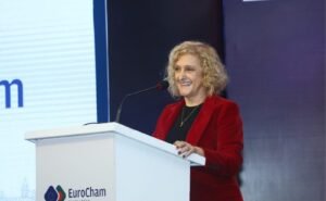 Núria López, la salouense que preside la Cámara de Comercio de Europa en Bangladesh imagen 1426