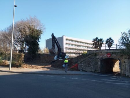 Cambrils enderroca el pont de la rotonda del vial del Cavet imagen 1388