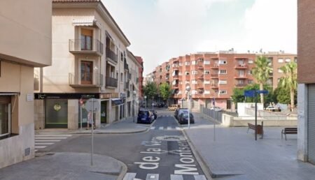 Detenido en Vila-seca por robar en tres tiendas con un destornillador y un cuchillo imagen 1383