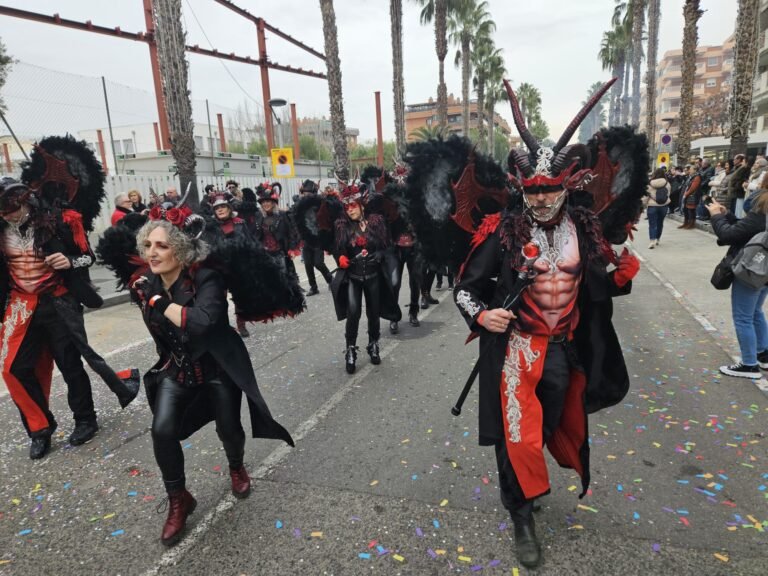 Las collas del Cós Blanc de Salou ya lucen sus vestidos y carrozas (FOTOGALERÍA) imagen 1307