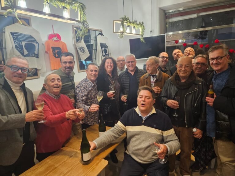 Reencuentros y muchos recuerdos en el 50º aniversario de La Casa del Loco de Salou imagen 1246