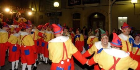 Més de 2.000 persones i 15 colles lliuran a la rua de carnaval de Vila-seca el dissabte imagen 1224