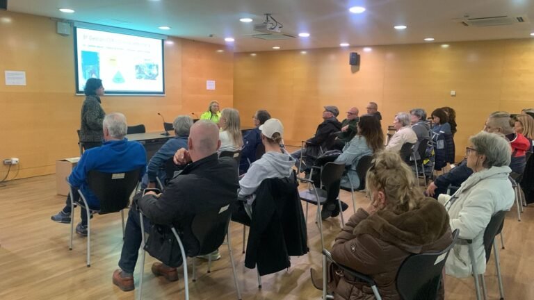 Salou reparte 538 kilos de pienso entre los alimentadores de gatos callejeros imagen 1087