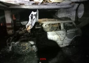 Dos heridas leves en un incendio en un aparcamiento subterráneo en Salou imagen 1088