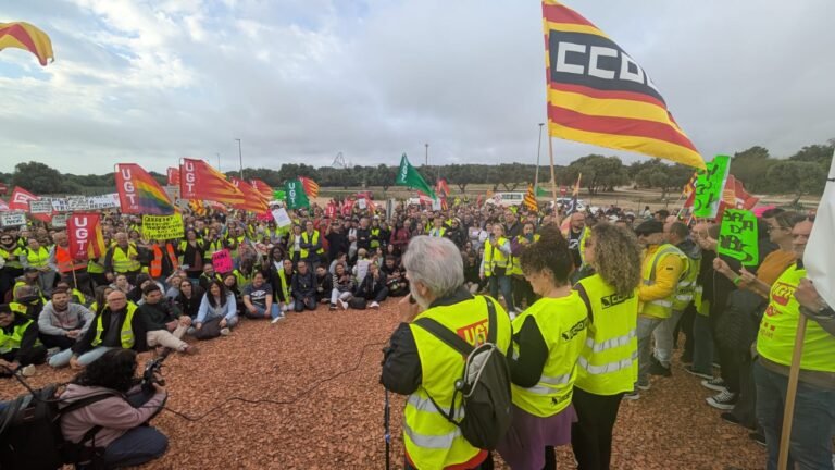 Huelga de trabajadores de PortAventura en abril de 2025