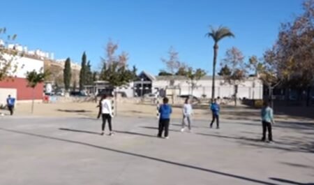 El pati de l'Escola Sant Bernat de Vila-seca.