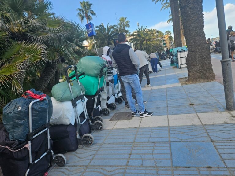 Cambrils refuerza la vigilancia contra el top manta imagen 1012