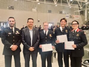 Dos policies de Cambrils, distingits per rescatar una família imagen 907