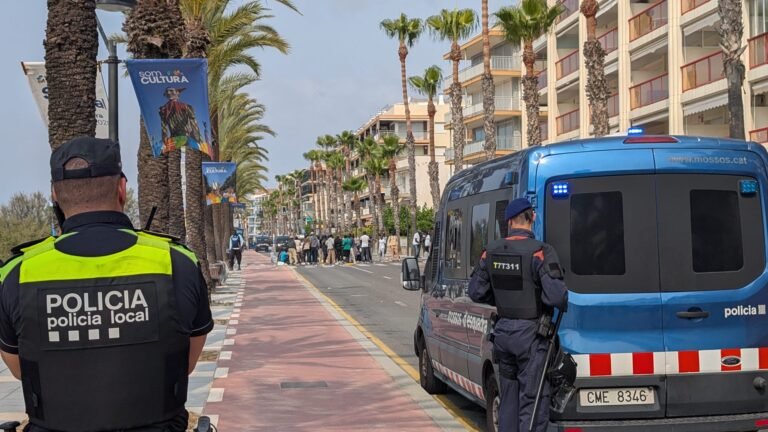 Manteros cortan el paseo Miramar de Salou imagen 728