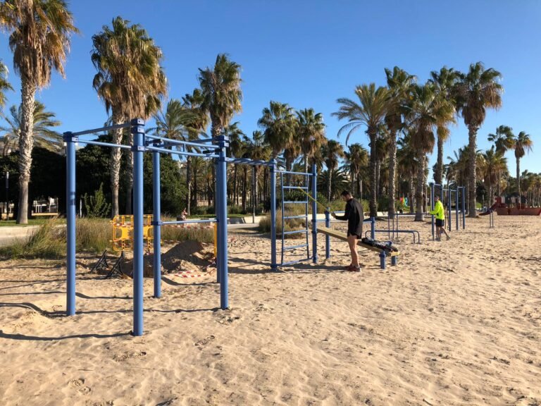 Salou prohíbe fumar en dos zonas de la playa de Llevant imagen 759