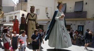 Una festa tecnho o la cercavila del desè aniversari dels Nyanos, novetats de la Festa Major de Sant Pere de Cambrils imagen 697