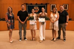 Emma Càmara Rodríguez i Mònica López Ruiz, millors estudiants de Cambrils imagen 665