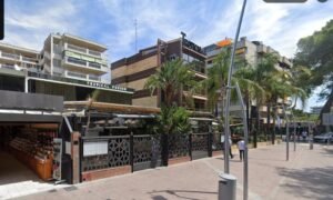 Detenido un menor por apuñalar a dos hombres en Salou imagen 537