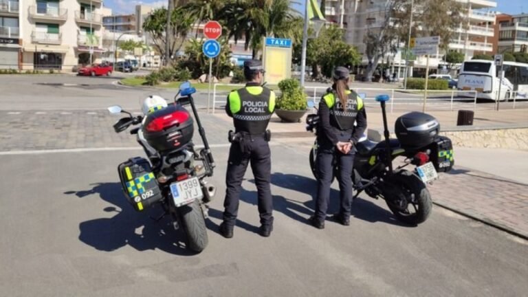 La Policia Local de Cambrils intensifica la vigilància contra els botellots, els sorolls o els excrements de gossos als carrers imagen 478