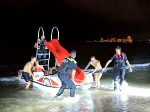 Rescatada una turista borracha que estaba ahogándose en la playa de Llevant de Salou imagen 502