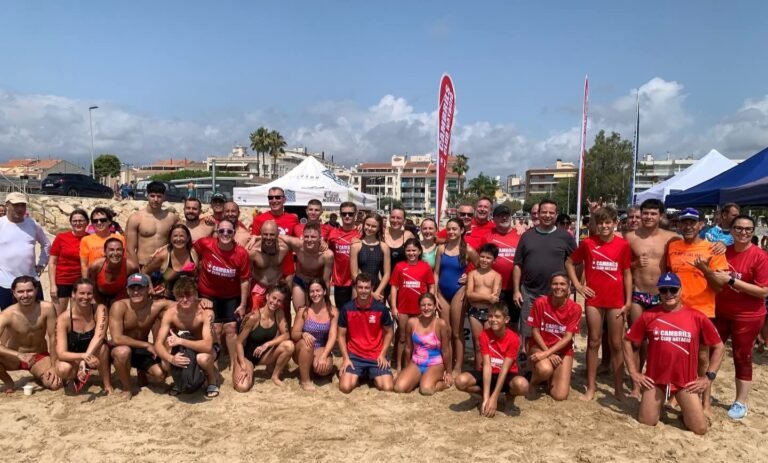 Més de 260 nedadors participen a la desena Milla Marina de Cambrils imagen 391