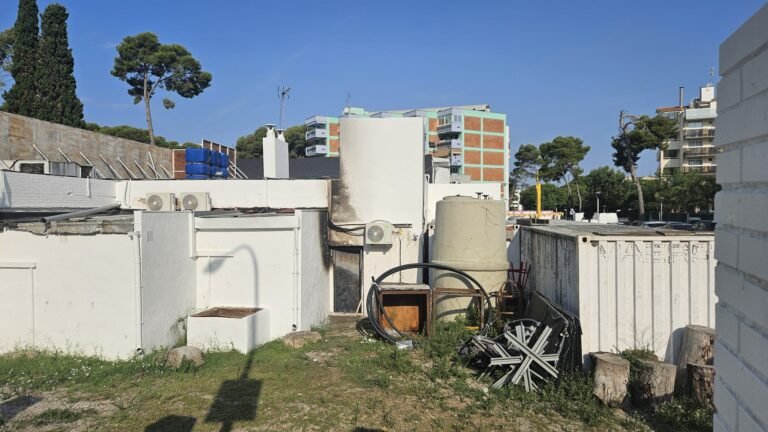 Susto en Salou por un incendio en un aparato de aire acondicionado en La Cage imagen 447