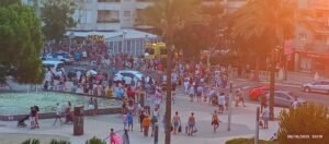 Propietarios de segundas residencias vuelven a cortar el tráfico en La Pineda imagen 412