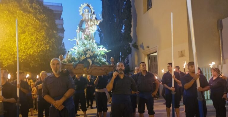 La procesión de la virgen Santa María del Mar y el castillo de fuegos artificiales despiden las Nits Daurades de Salou imagen 416
