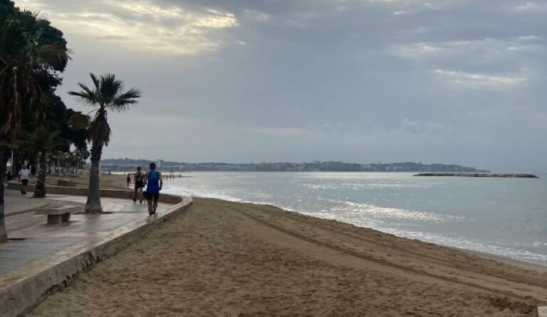 Un turista británico de 58 años muere ahogado en la playa del Cap de Sant Pere de Cambrils imagen 227