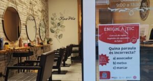 Enigmes als aparadors de comerços de Salou imagen 220