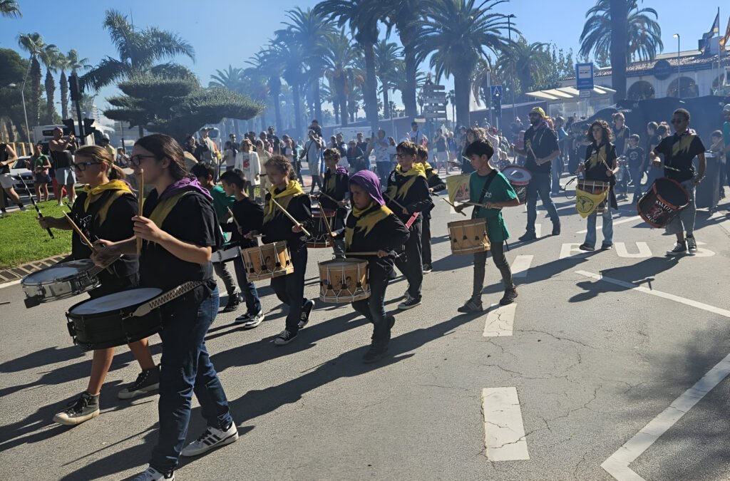 Salou sale a la calle para celebrar el 30 d’Octubre (fotogalería)