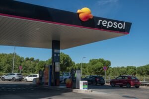 Repsol produce por primera vez gasolina renovable a escala industrial en Tarragona imagen 154