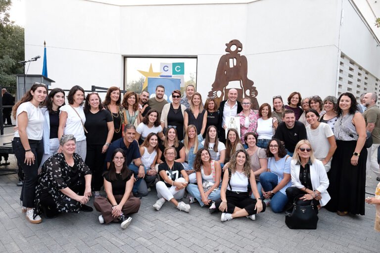 Una escultura de David Callau commemora els 125 anys de l’arribada dels Germans de La Salle a Cambrils imagen 181