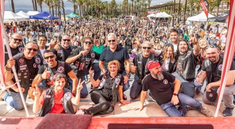 Más de mil moteros toman el paseo Jaume I de Salou imagen 136