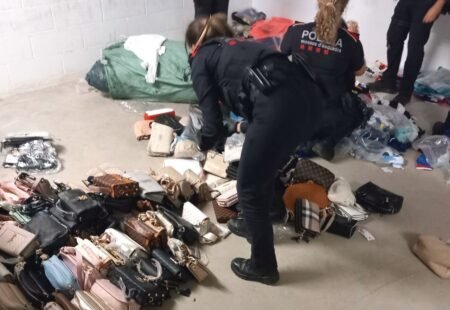 Macrooperativo contra el top manta en la zona del Cap de Sant Pere