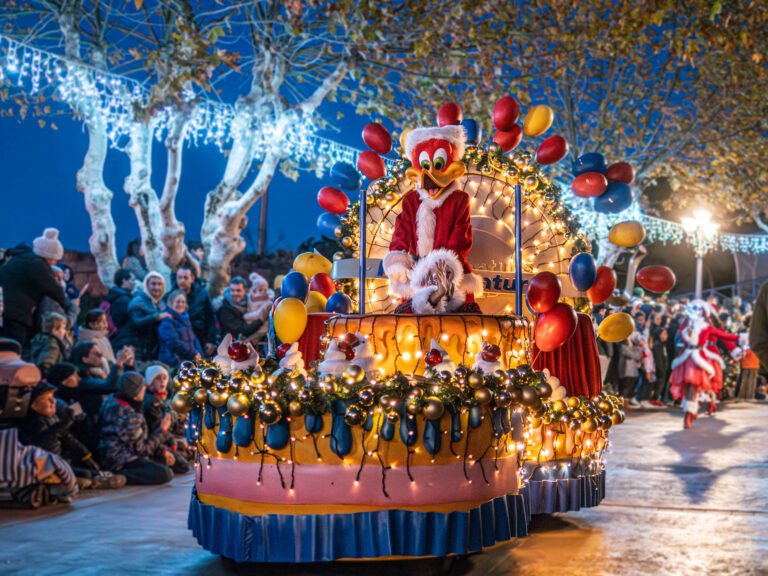 PortAventura celebra la Navidad con nuevos espectáculos Carrozas navideñas de PortAventura