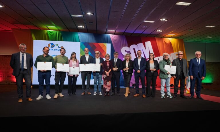 La Costa Daurada cierra la temporada turística con un 2,9 % más de ocupación Foto de familia de los premiados en Som Turisme Foto de familia de los premiados en Som Turisme