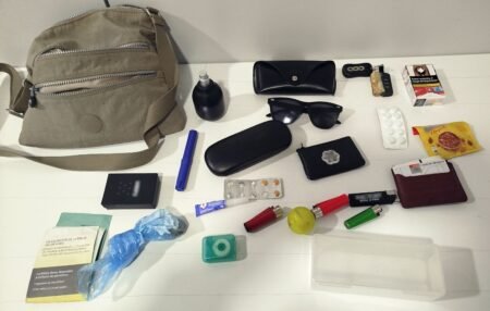 Detenido un hombre en La Pineda por robar en el interior de coches Algunos de los objetos robados por el detenido