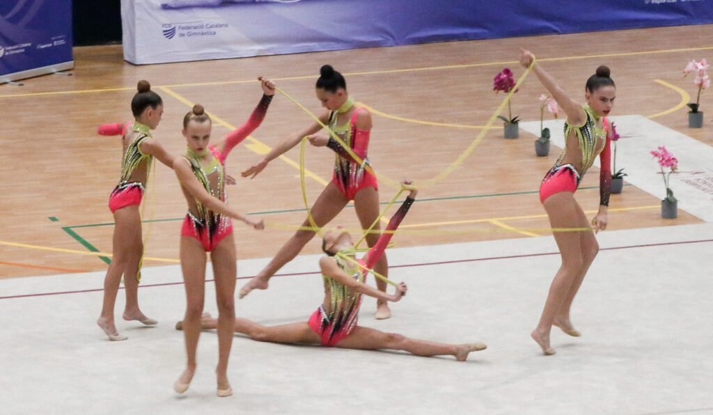 El equipo Infantil Base del Club Rítmica Cambrils