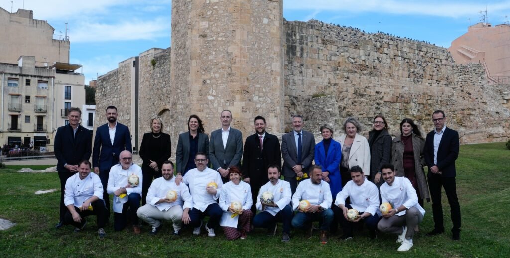 La Guía Repsol entregará sus nuevos Soles el 16 de febrero en Tarragona Foto de familia de la presentación este lunes en Tarragona