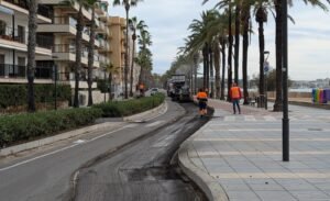 Salou inicia el asfaltado de 72.500 metros cuadrados de la vía pública Trabajos de asfaltado en Salou