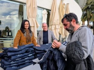 130 pescadors i 36 embarcacions participen a la Festa del Calamar de Salou Pere Granados i Julia Gómez han lliurat les tradicionals jaquetes als participants