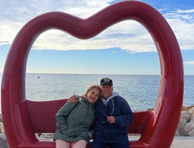 Salou instala un banco para enamorados