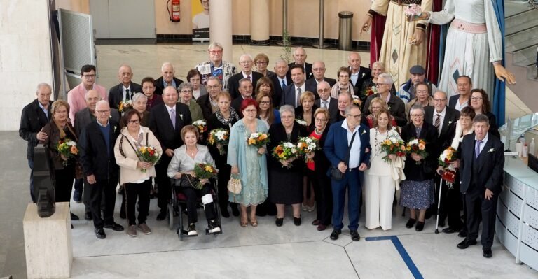 Cambrils homenajea a 21 parejas que celebran sus bodas de oro