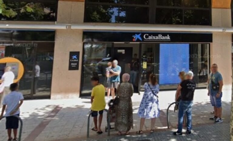 Detenido un hombre por apuñalar a un empleado de una sucursal bancaria en Salou Imagen de archivo de la sucursal. FOTO: Google Maps