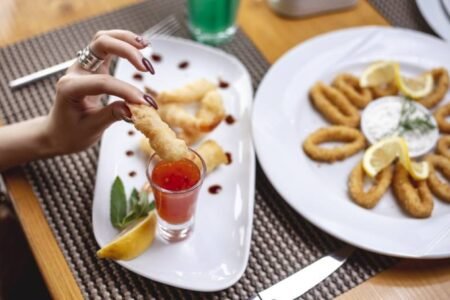 Un plato, con el calamar como producto principal