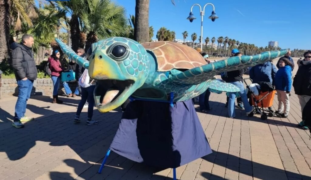La Tortuga de Foc de El Vendrell, en el paseo Jaume I
